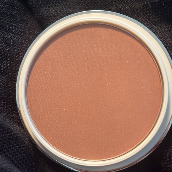 Estee Lauder Bronze Goddess Bronzer - Picture 2 of 4